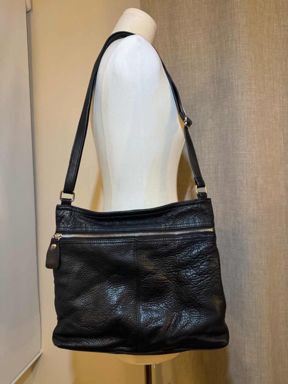 Margot Black 100% Leather Crossbody Bag Classic Everyday Purse